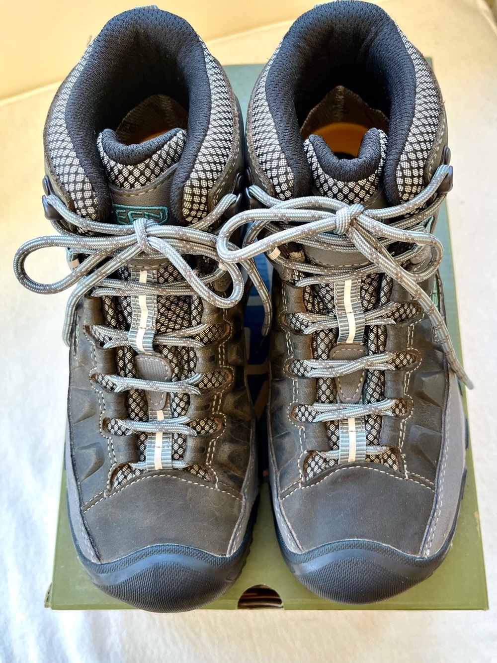 KEEN Targhee HIKING BOOTS Size 8 Worn Once - Picture 2 of 5